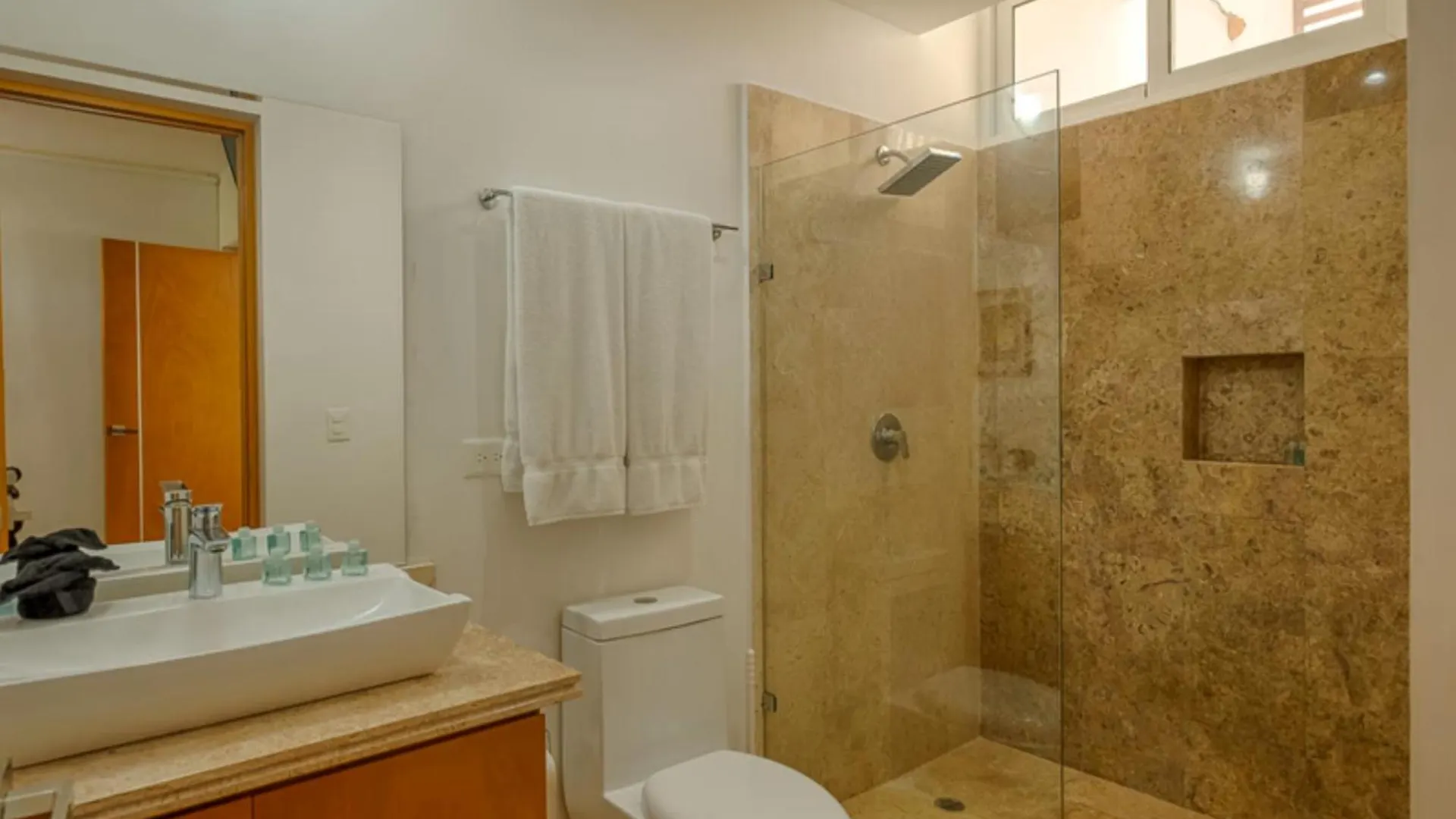 Luxurious Akumal Terrazas 2-Bedroom Condominium 0*,