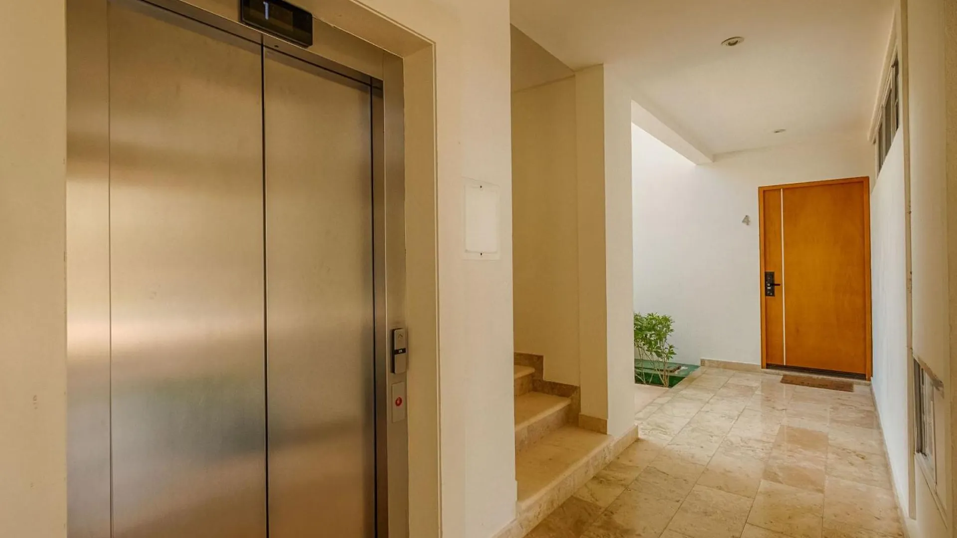 펜션 Luxurious Tulum Terrazas 2-Bedroom Condominiuml 아쿠말