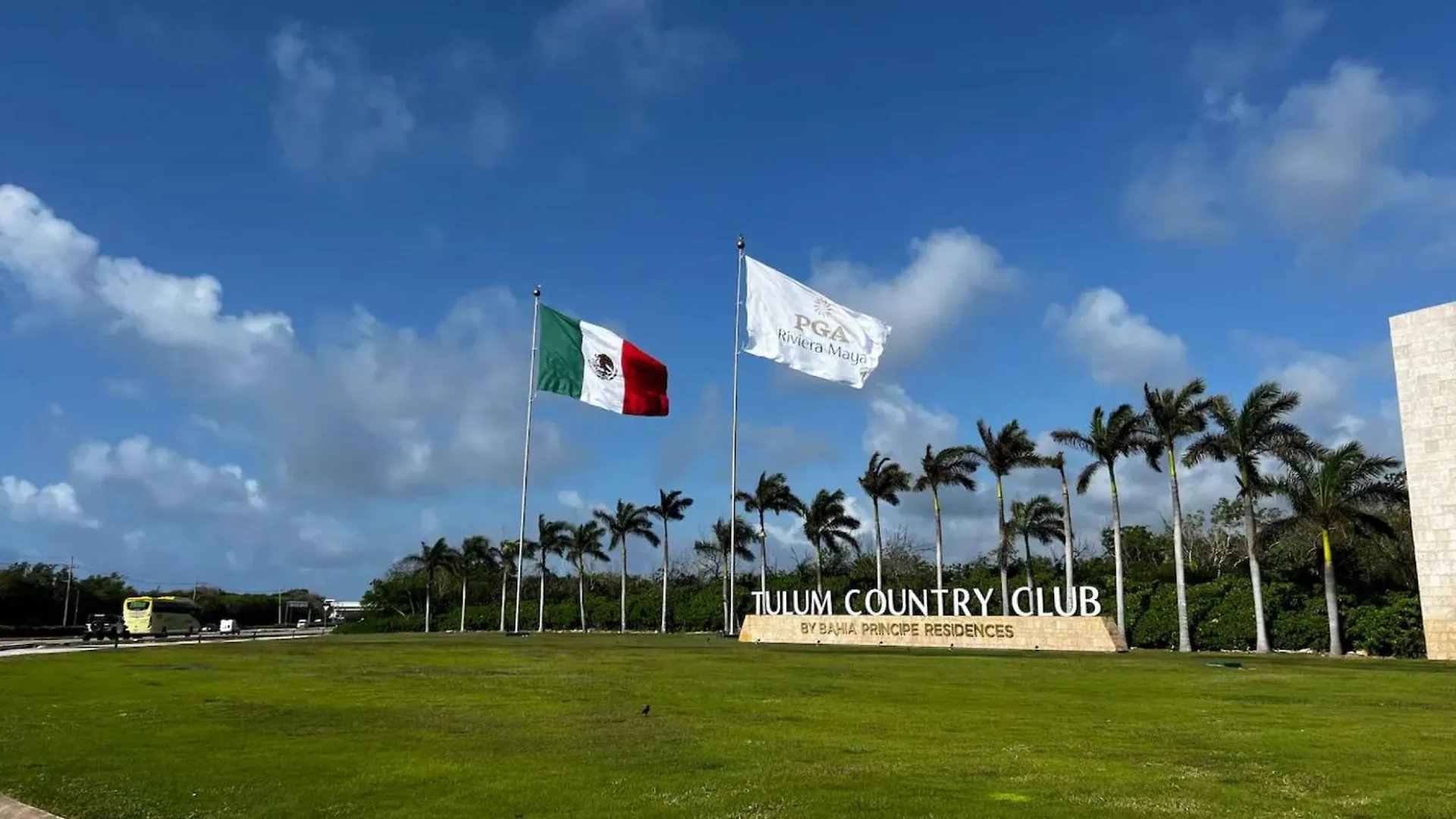 펜션 Luxurious Tulum Terrazas 2-Bedroom Condominiuml 아쿠말